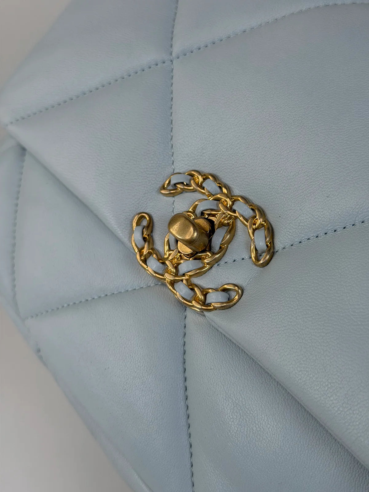 CHANEL 19 SMALL IN BLUE LAMBSKIN LEATHER WITH MIXED HARDWARE